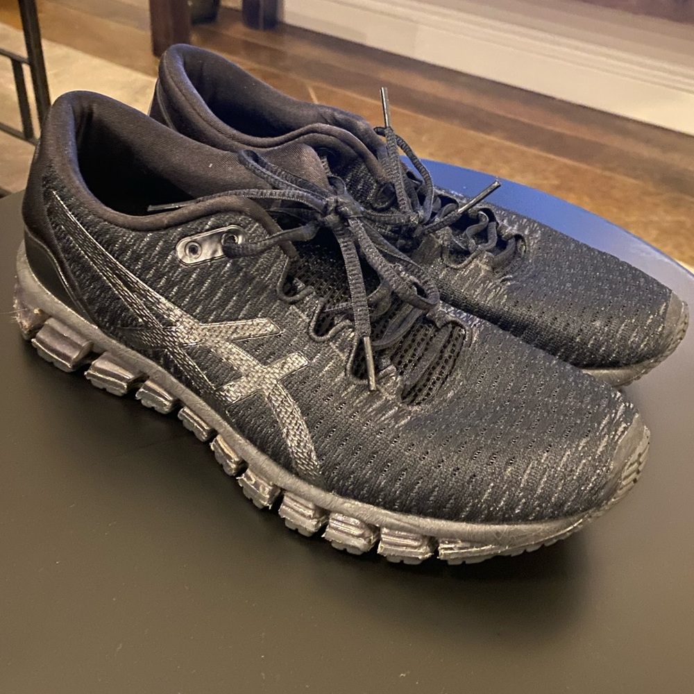 All black ASIC 360 GEL